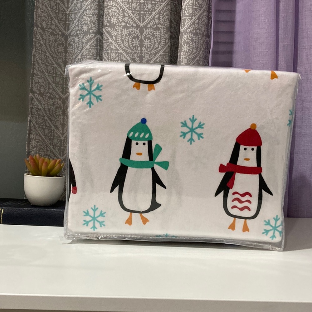 Turkish Cotton Printed Flannel Sheet Set (King Penguins)